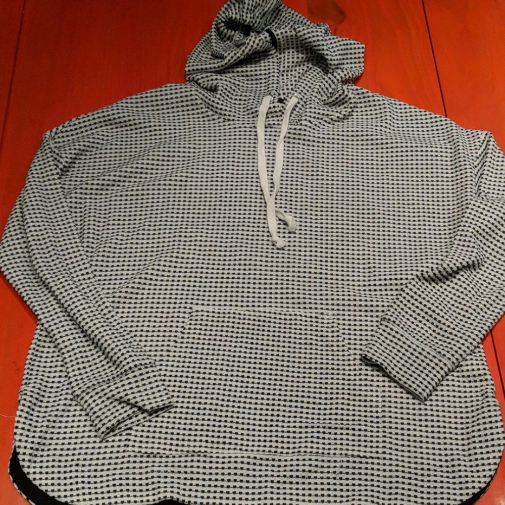 Hooded pull over